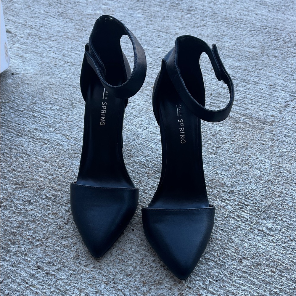 Black Women's Heels - Picture 2 of 6